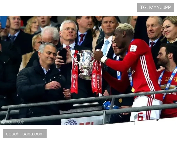 伊布高位逼抢撕开防线 连续关键战助曼联转型锋线主力